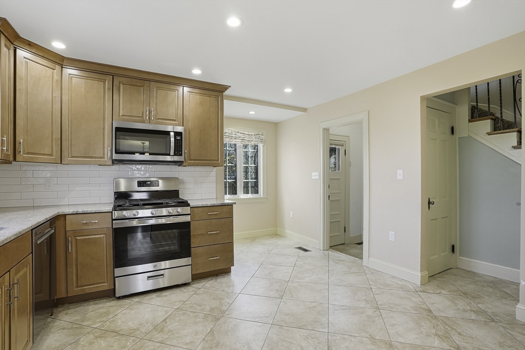 106 Waverley Ave