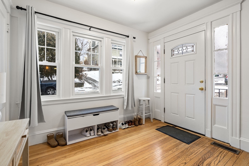 27 Bennington Street # 27