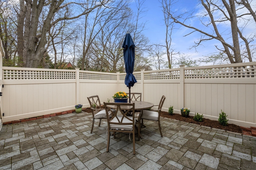 11 Oak St # 16