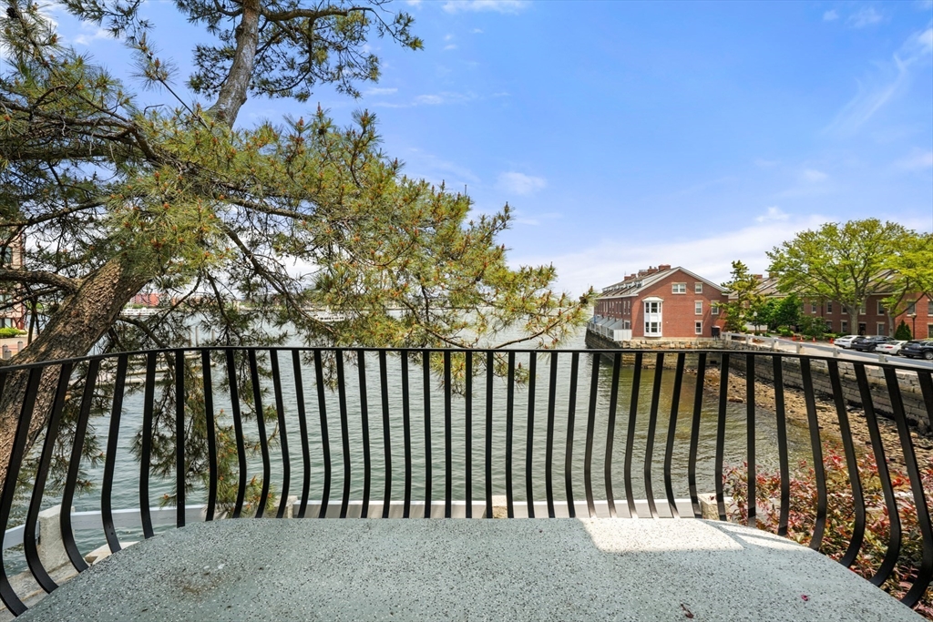 343 Commercial Street # 211