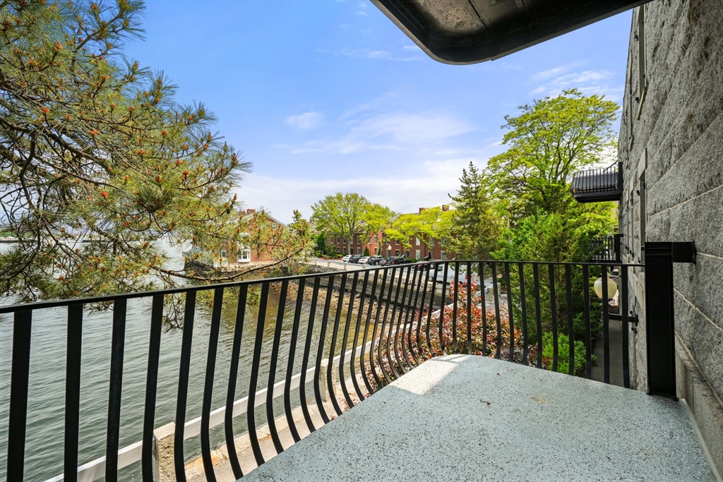 343 Commercial Street # 211