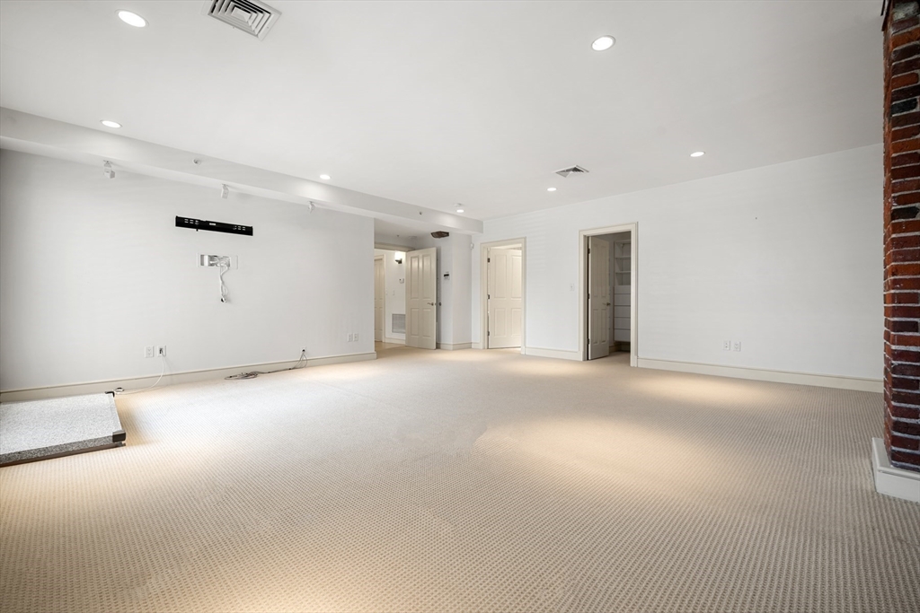 343 Commercial Street # 211