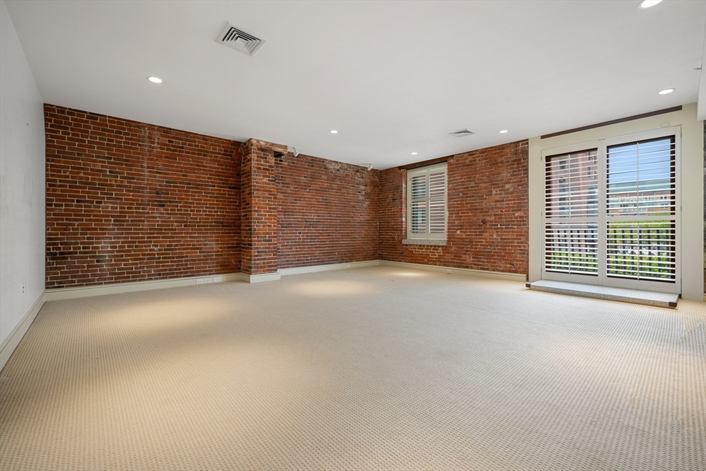 343 Commercial Street # 211