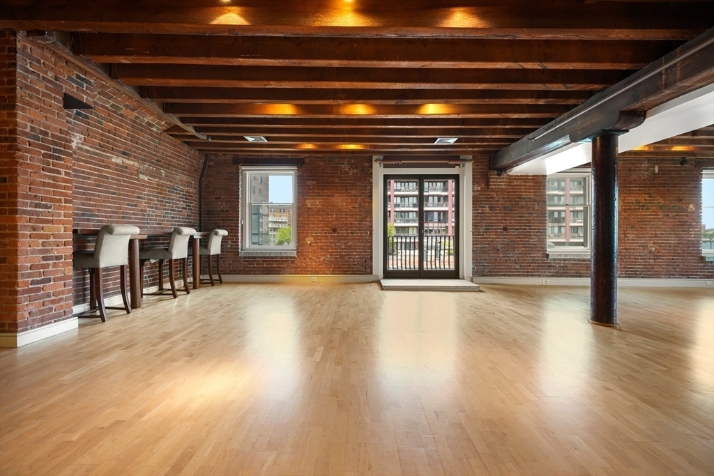 343 Commercial Street # 211