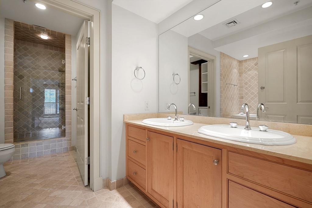 343 Commercial Street # 211