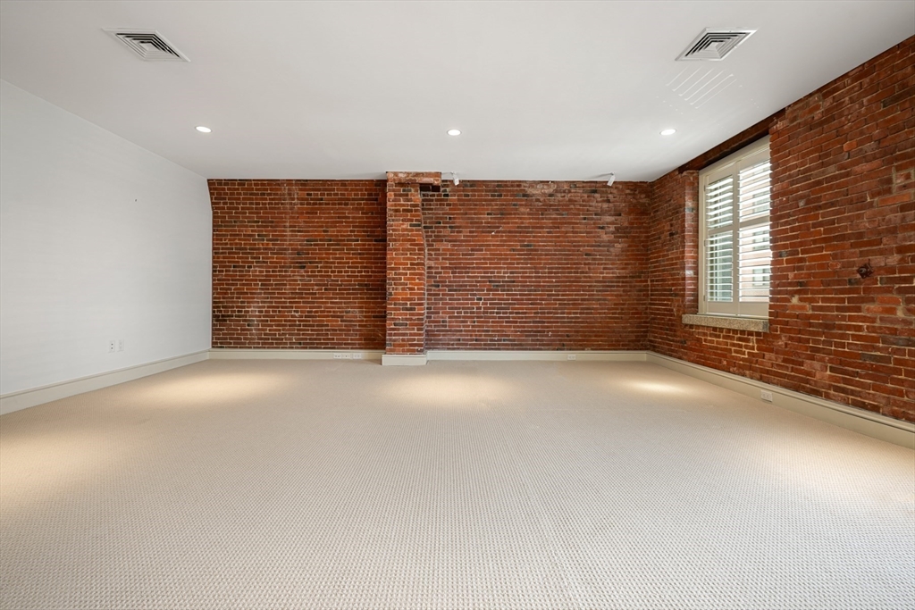 343 Commercial Street # 211