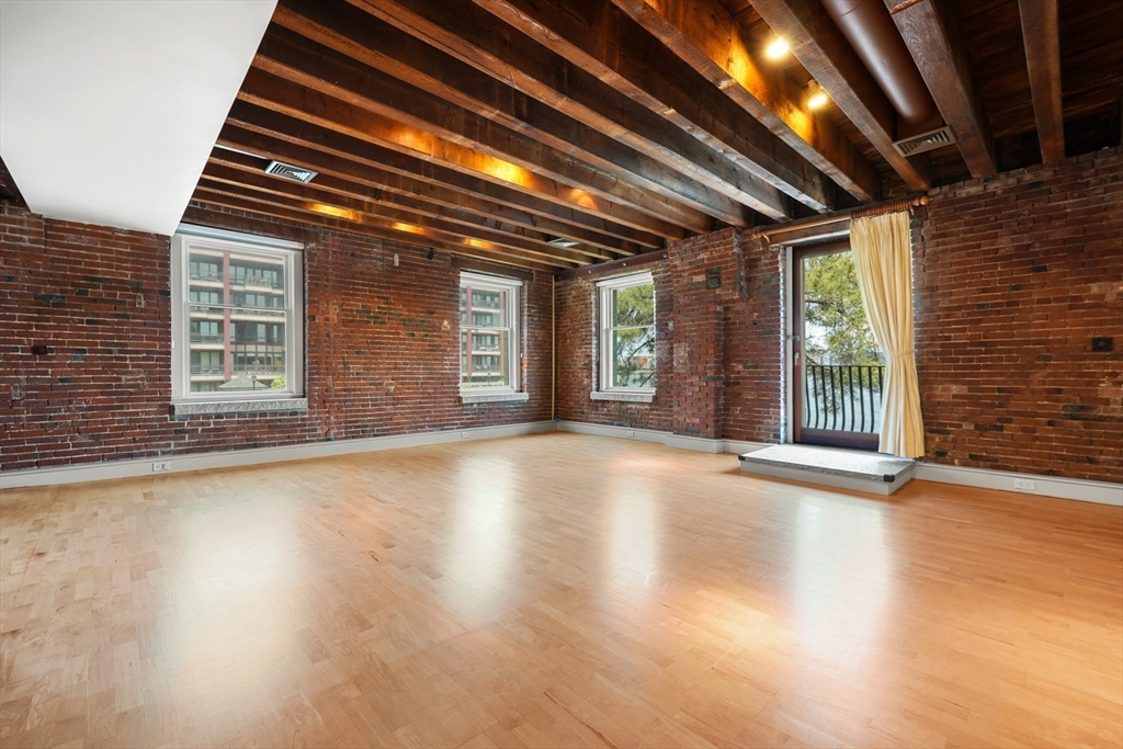 343 Commercial Street # 211