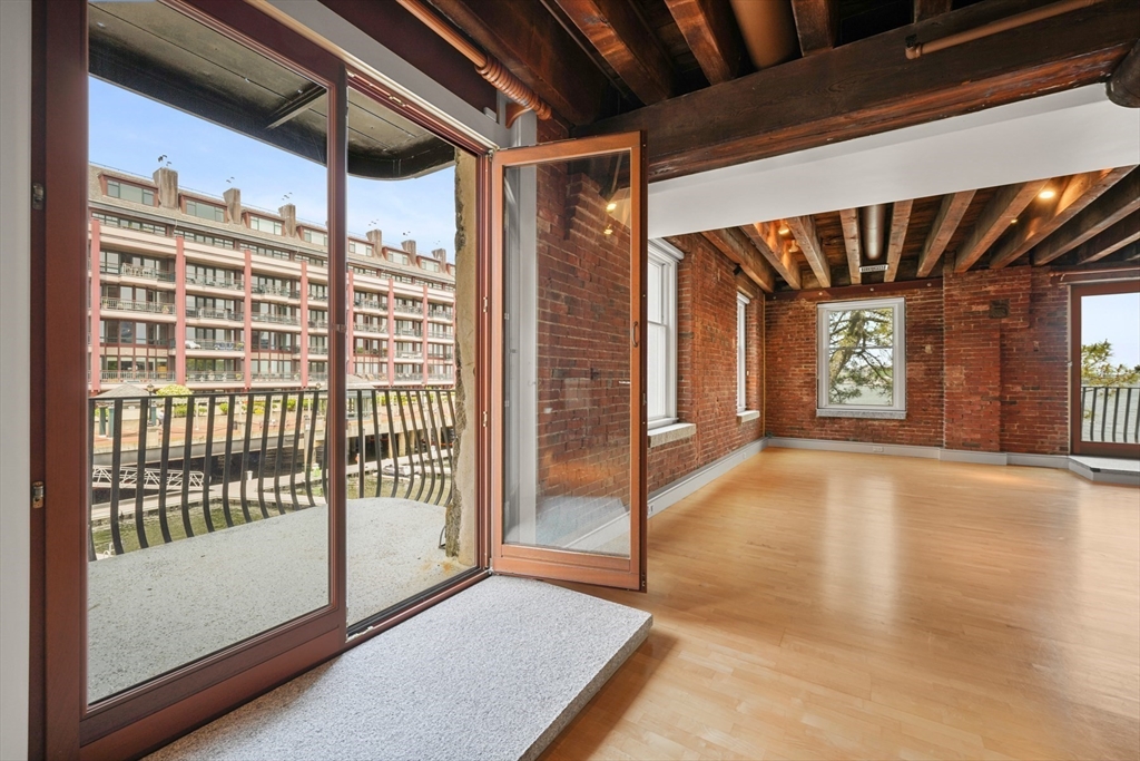 343 Commercial Street # 211