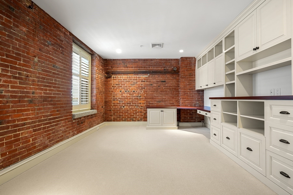 343 Commercial Street # 211