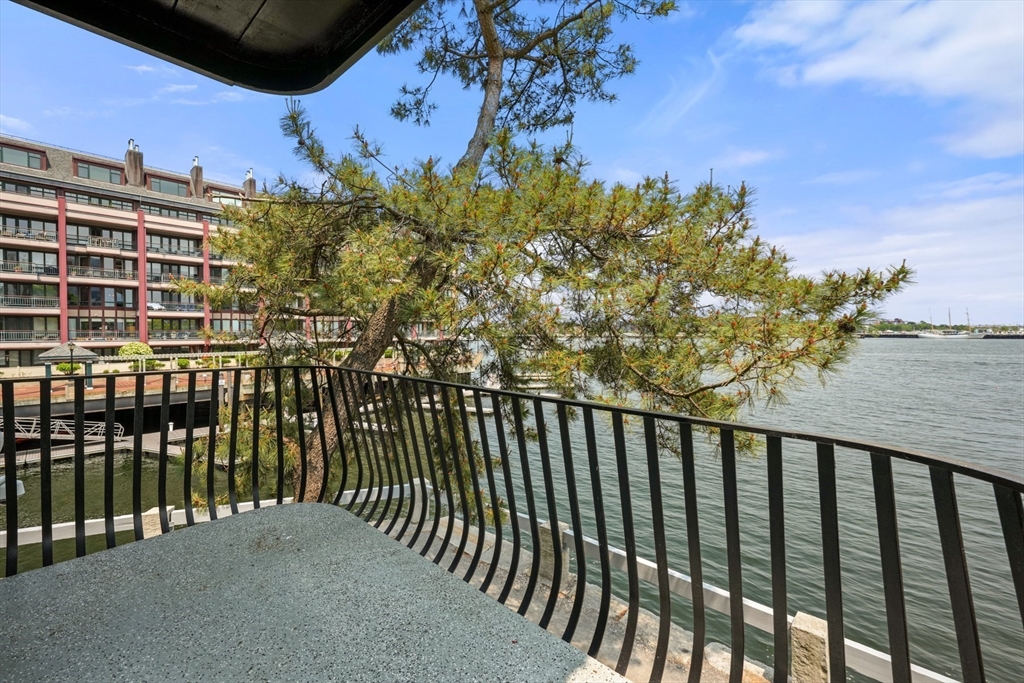 343 Commercial Street # 211