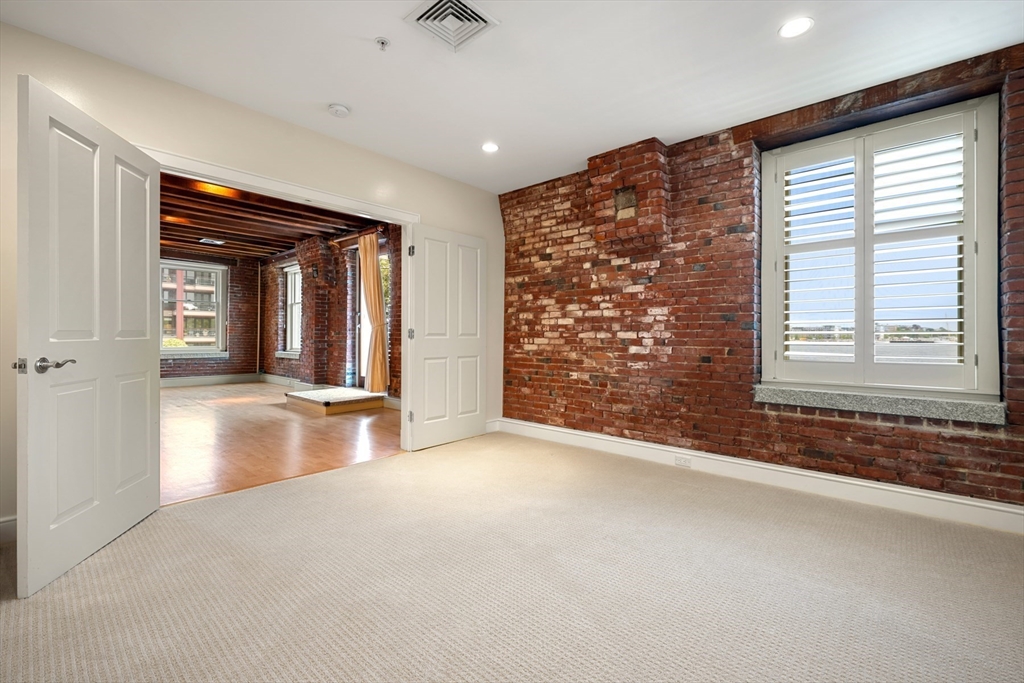 343 Commercial Street # 211