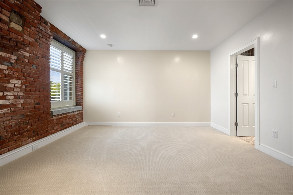 343 Commercial Street # 211