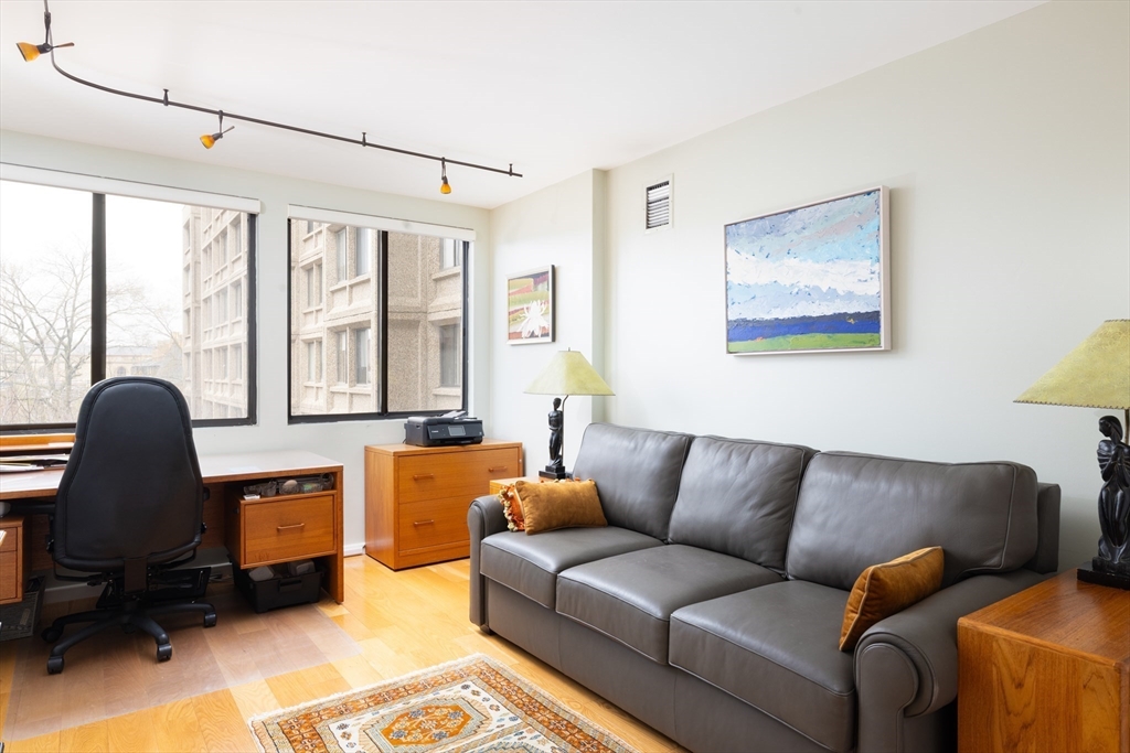 1731 Beacon St # 402