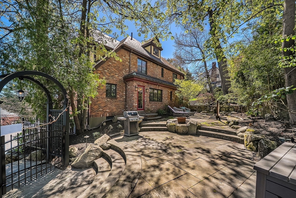 51 Fairfield St