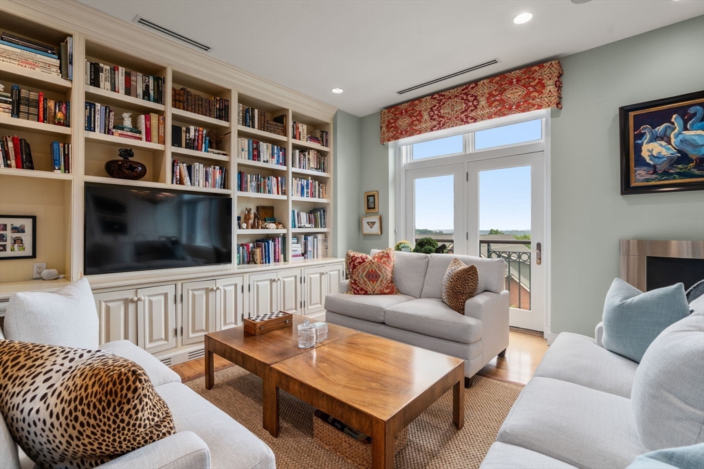 120 Seaver Street Unit: U:C401
