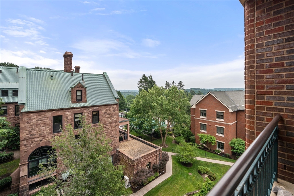 120 Seaver Street Unit: U:C401