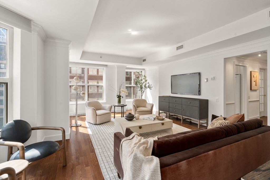 300 Boylston Street # 711