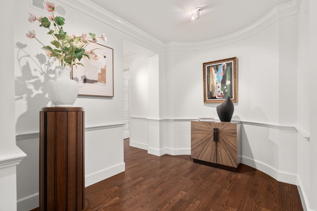 300 Boylston Street # 711