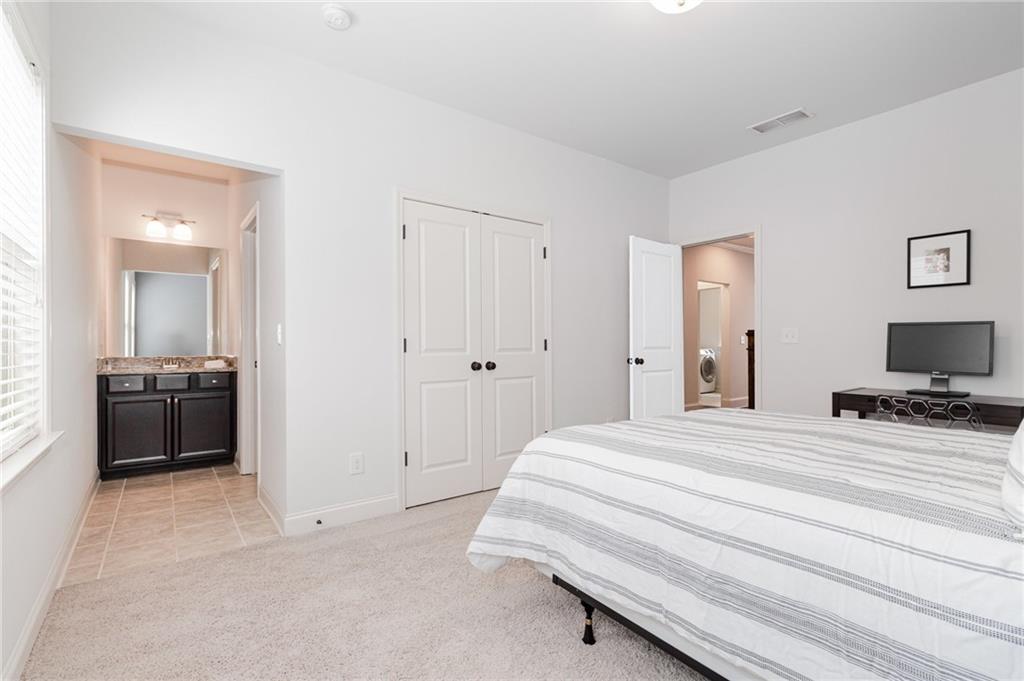 1065 Devine Circle NE