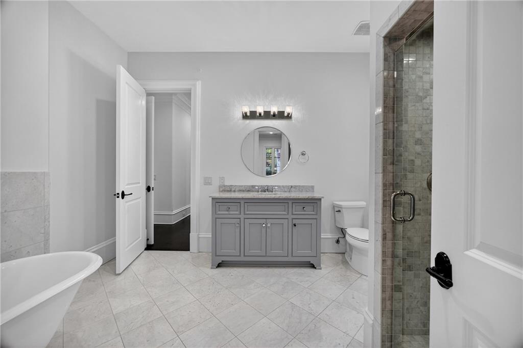 1250 Beechwood Hills Court NW