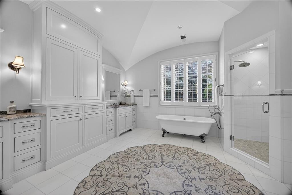 1250 Beechwood Hills Court NW