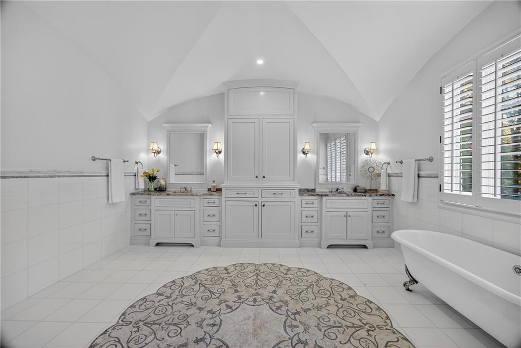 1250 Beechwood Hills Court NW