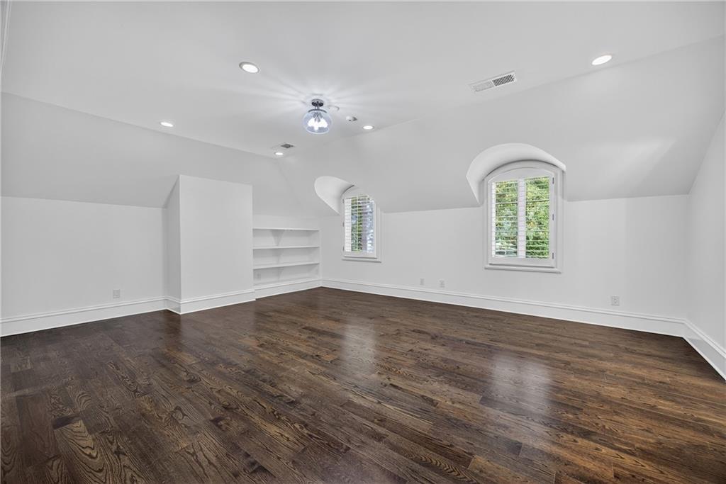 1250 Beechwood Hills Court NW