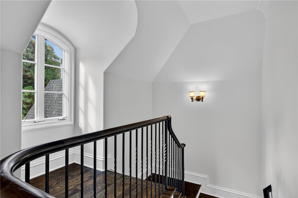 1250 Beechwood Hills Court NW