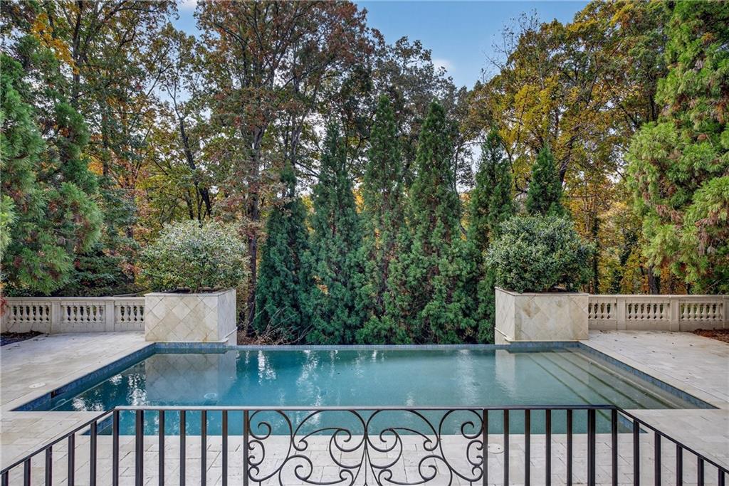 1250 Beechwood Hills Court NW