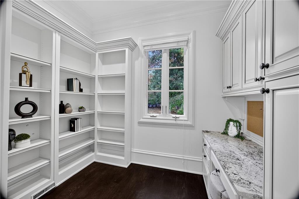 1250 Beechwood Hills Court NW