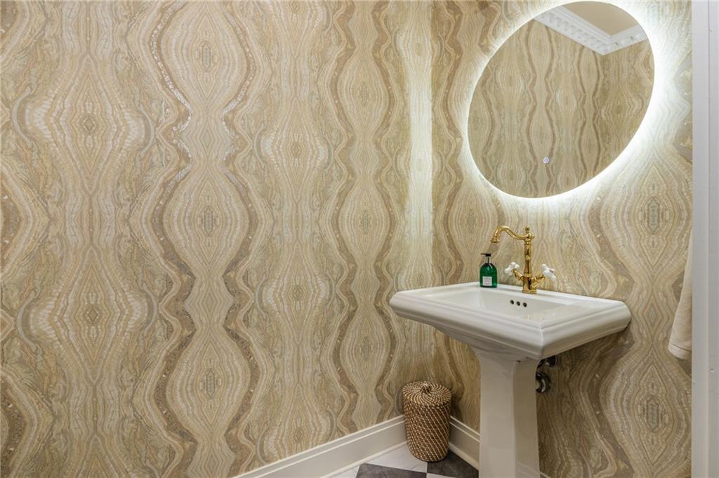 905 Juniper Street NE Unit 705