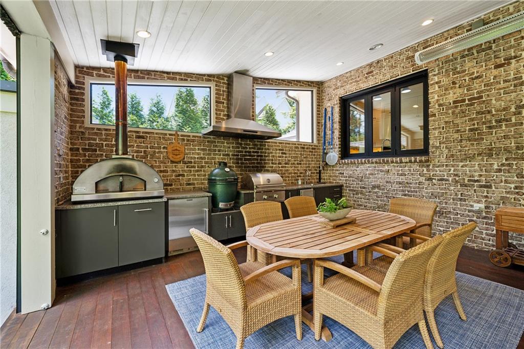 4279 E Brookhaven Drive NE