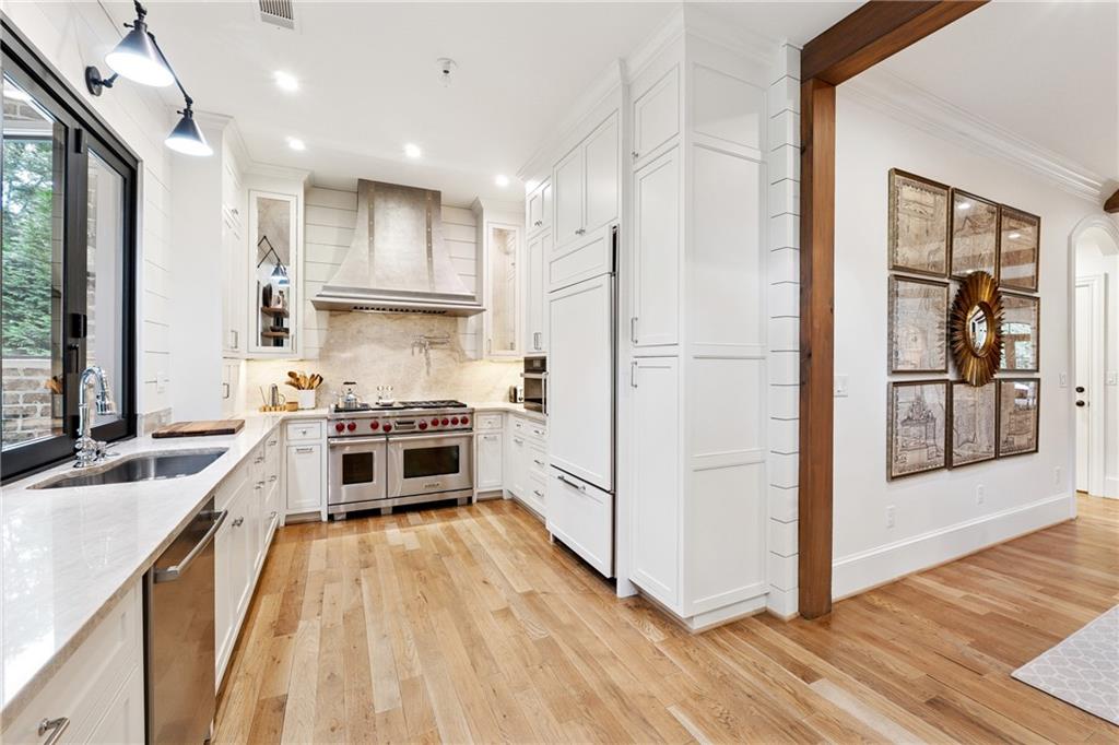 4279 E Brookhaven Drive NE