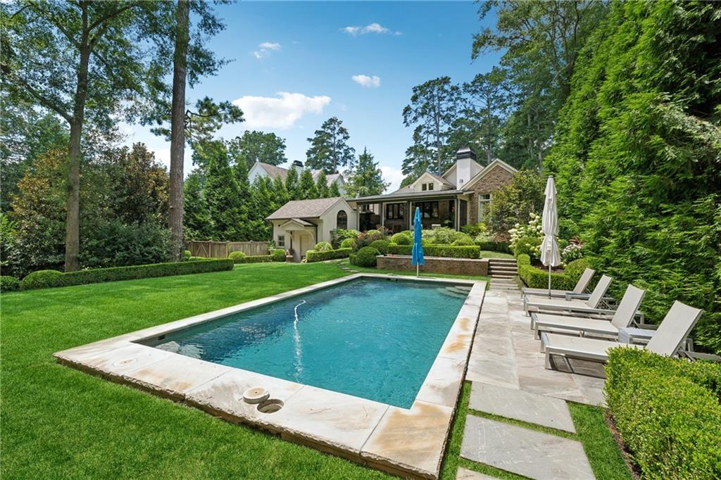 4279 E Brookhaven Drive NE