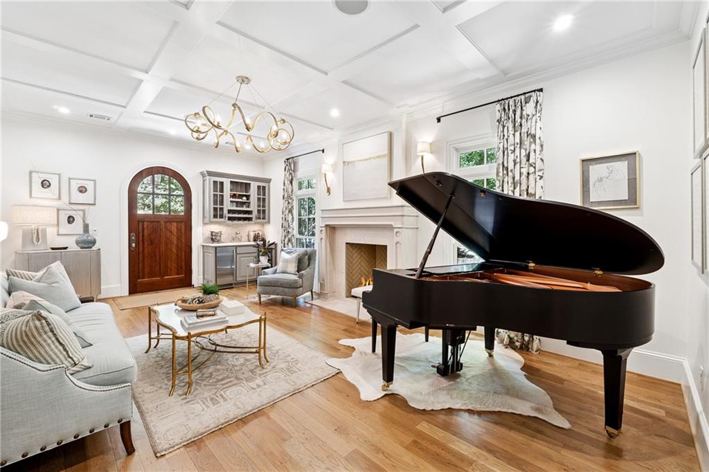 4279 E Brookhaven Drive NE