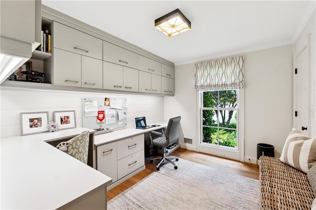 4279 E Brookhaven Drive NE