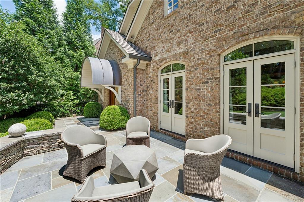 4279 E Brookhaven Drive NE