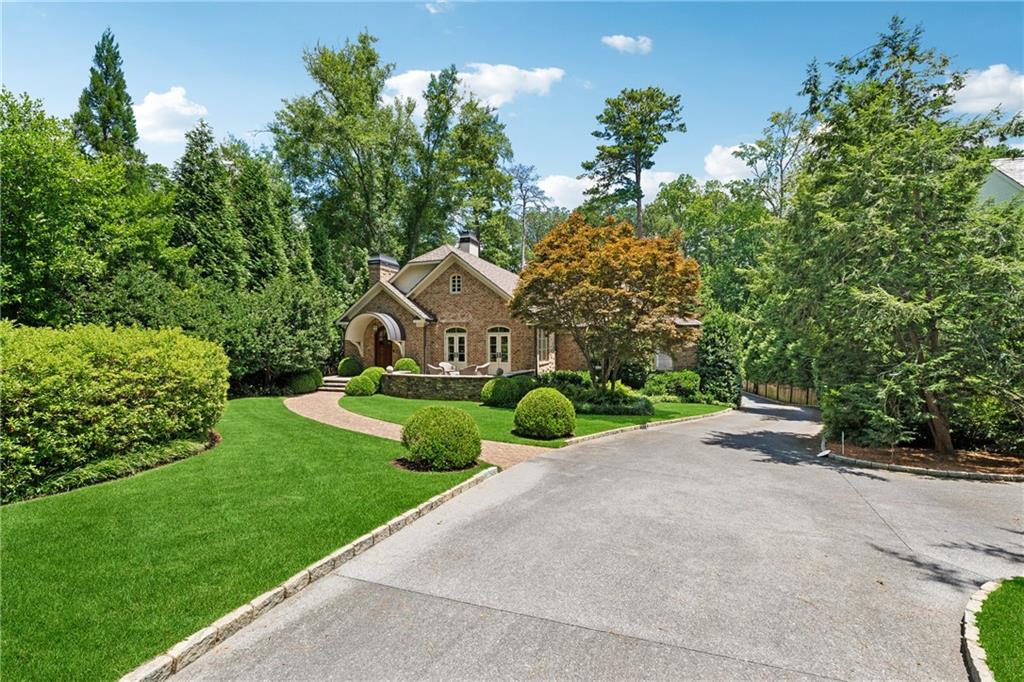 4279 E Brookhaven Drive NE