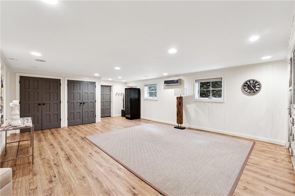 4279 E Brookhaven Drive NE