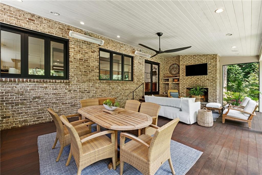 4279 E Brookhaven Drive NE