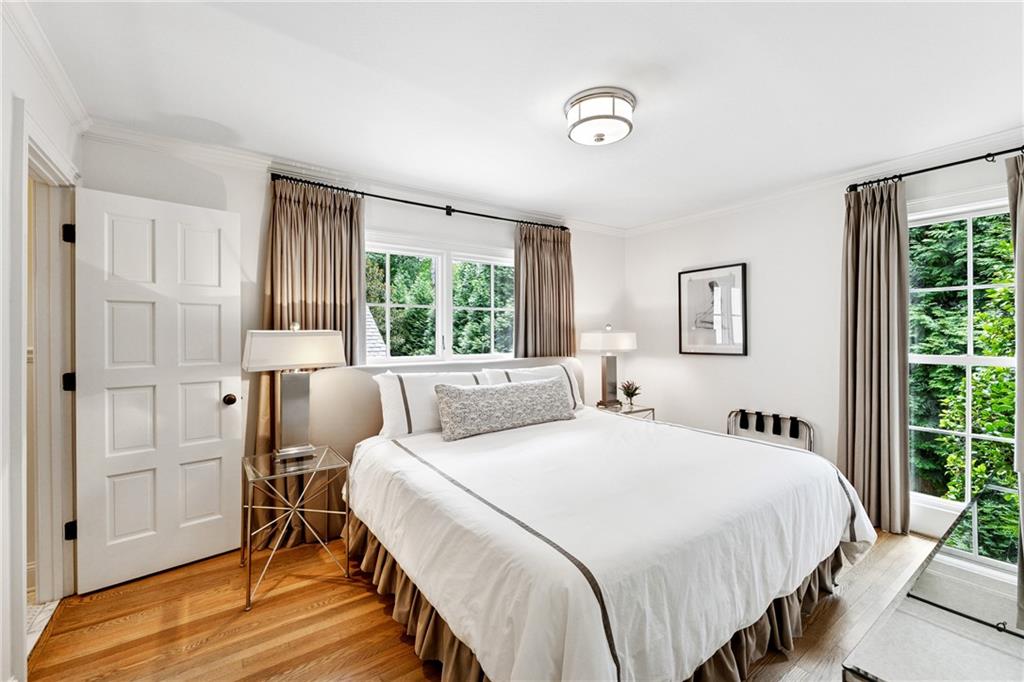 4279 E Brookhaven Drive NE