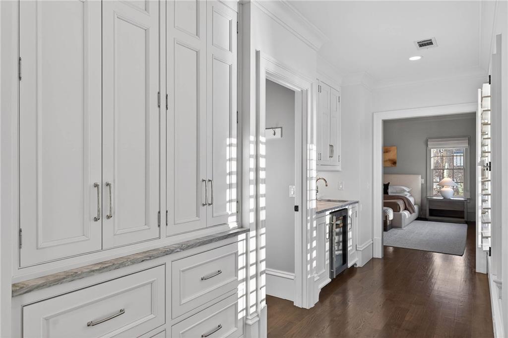 1646 Friar Tuck Road NE