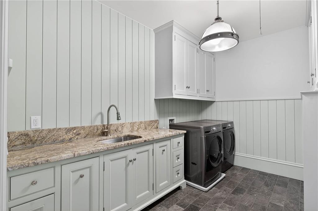 1646 Friar Tuck Road NE