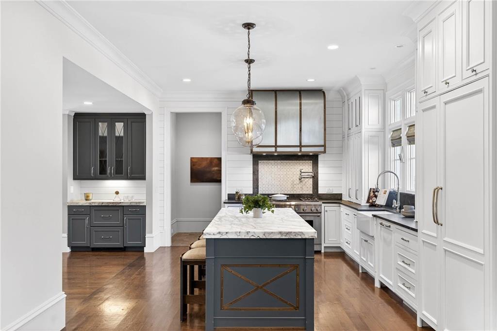 1646 Friar Tuck Road NE