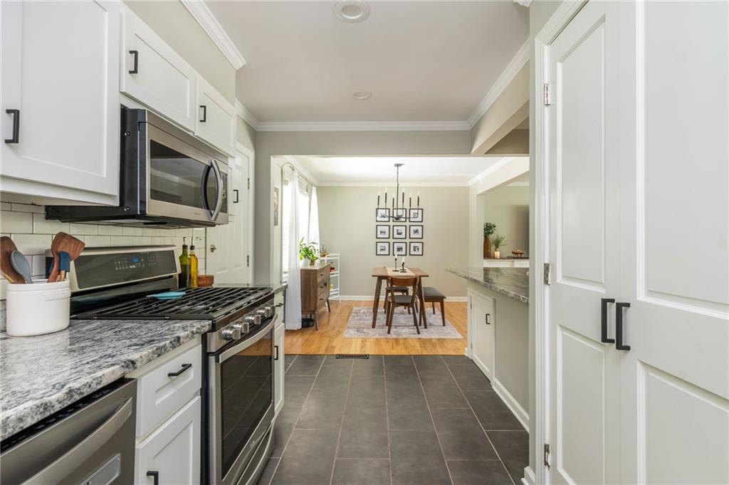 3136 Meadowood Lane