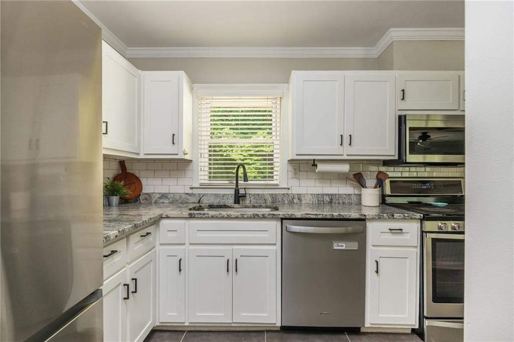 3136 Meadowood Lane