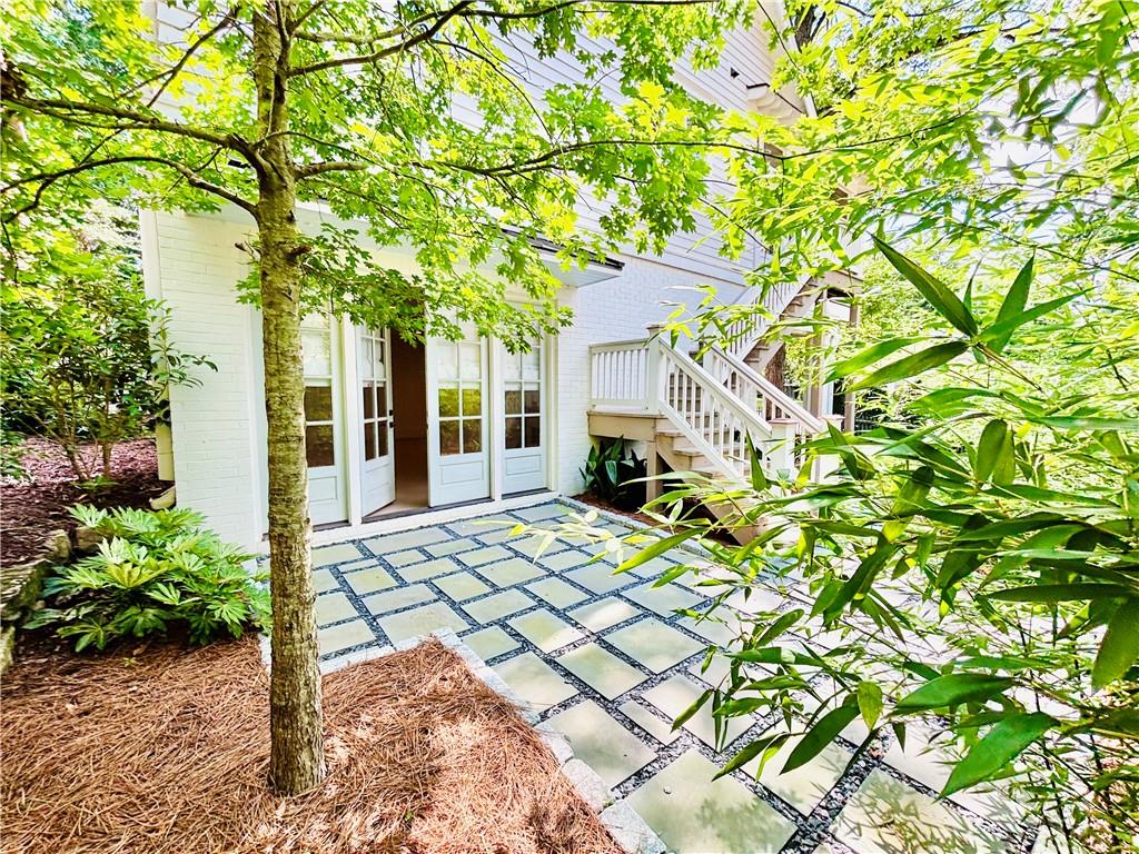 4 East Drive NE