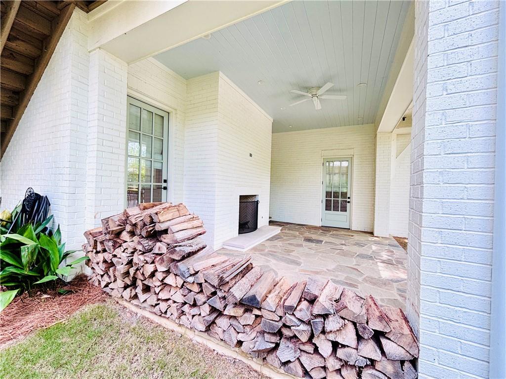 4 East Drive NE