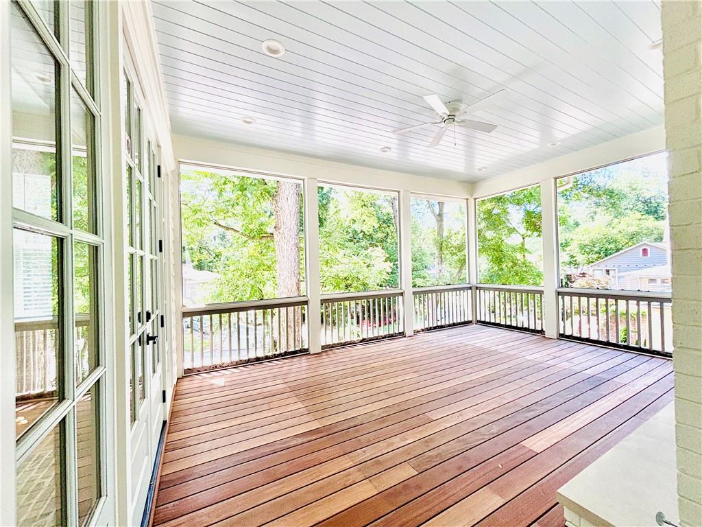 4 East Drive NE