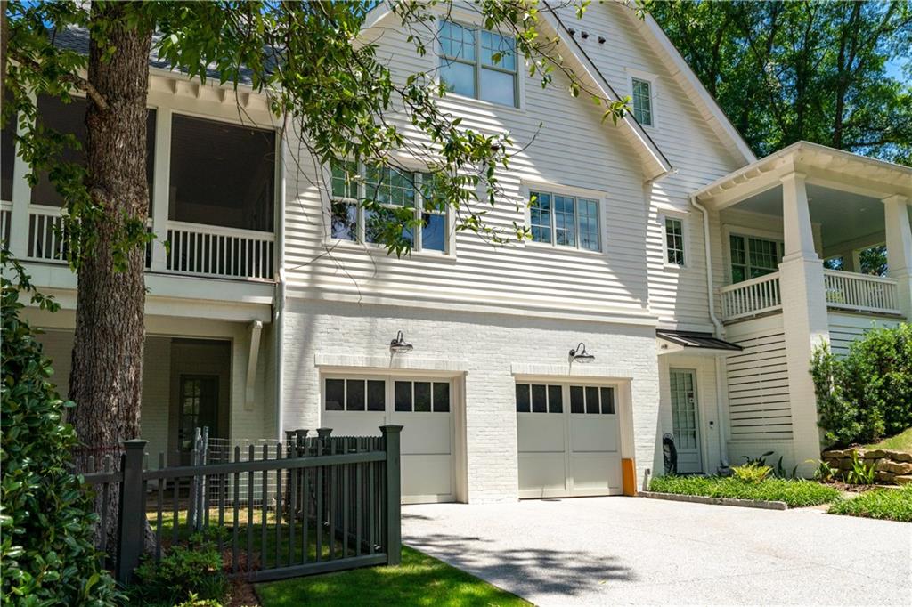 4 East Drive NE